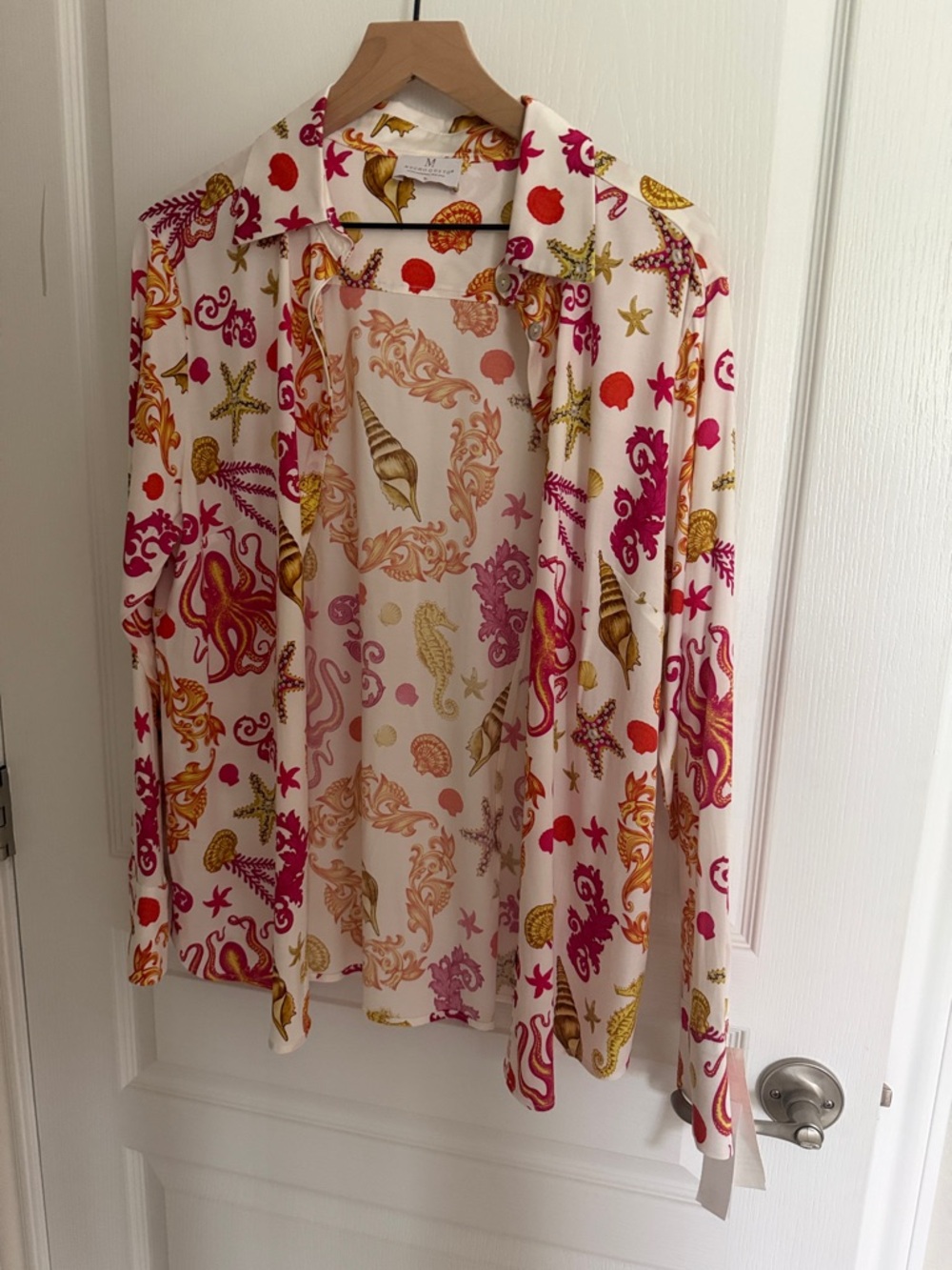 Women’s Seashell Print Button-Up Blouse - White/Pink/Gold